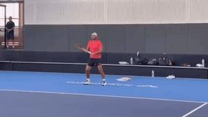 Rafa Nadal vuelve a entrenarse sobre una pista