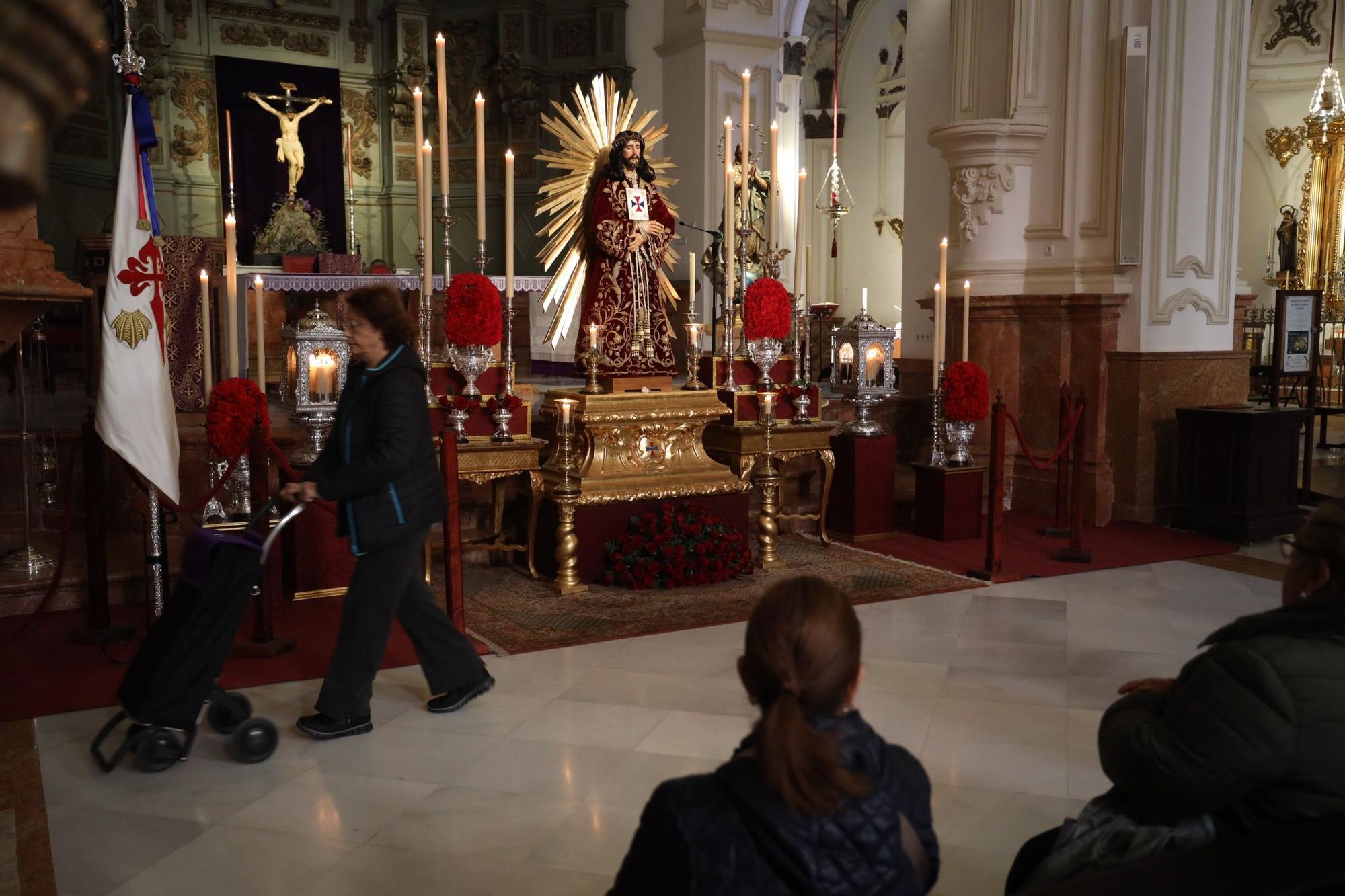 Colas en Santiago por la devoción por el Cristo de Medinaceli