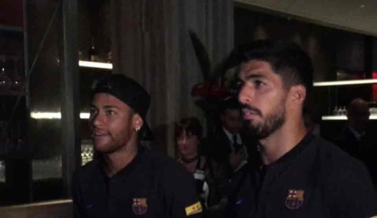 Neymar y Luis Suárez se divirtieron con el PES 2018