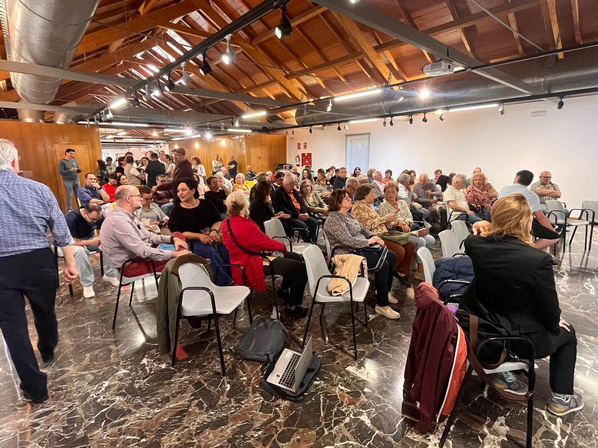 Asistentes a la primera reunión del proceso participativo para la reconstrucción de Paiporta.