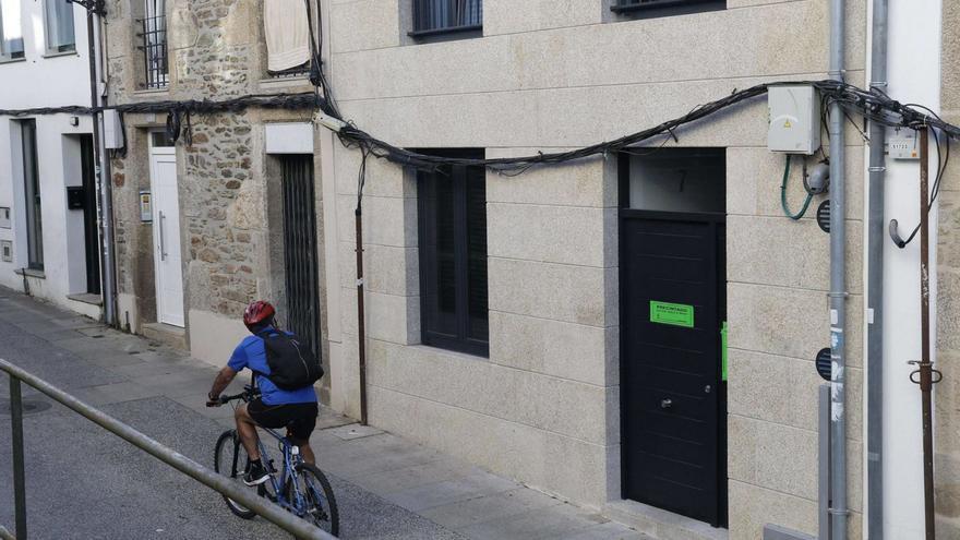 Pisos turísticos clausurados por el Concello de Santiago. |  Antonio Hernández