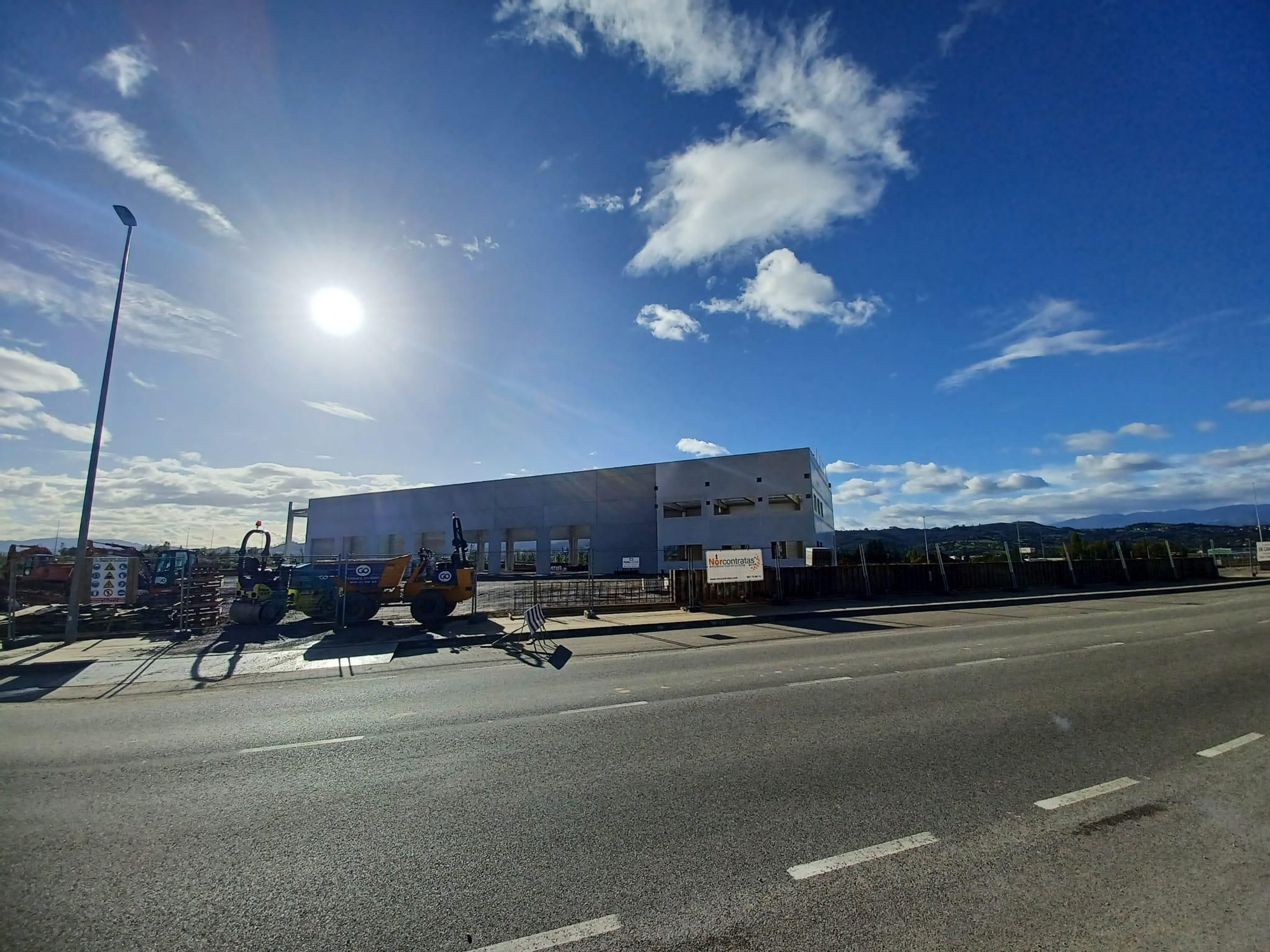 Volvo pisa el acelerador en Bobes: así ve ya la obra del concesionario de camiones en el polígono de Siero