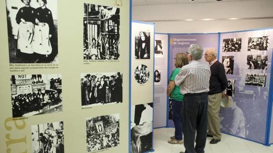 Una exposición homenajea al voto femenino en Elche