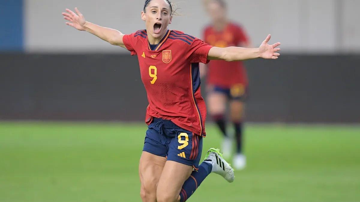 Esther González celebra un gol