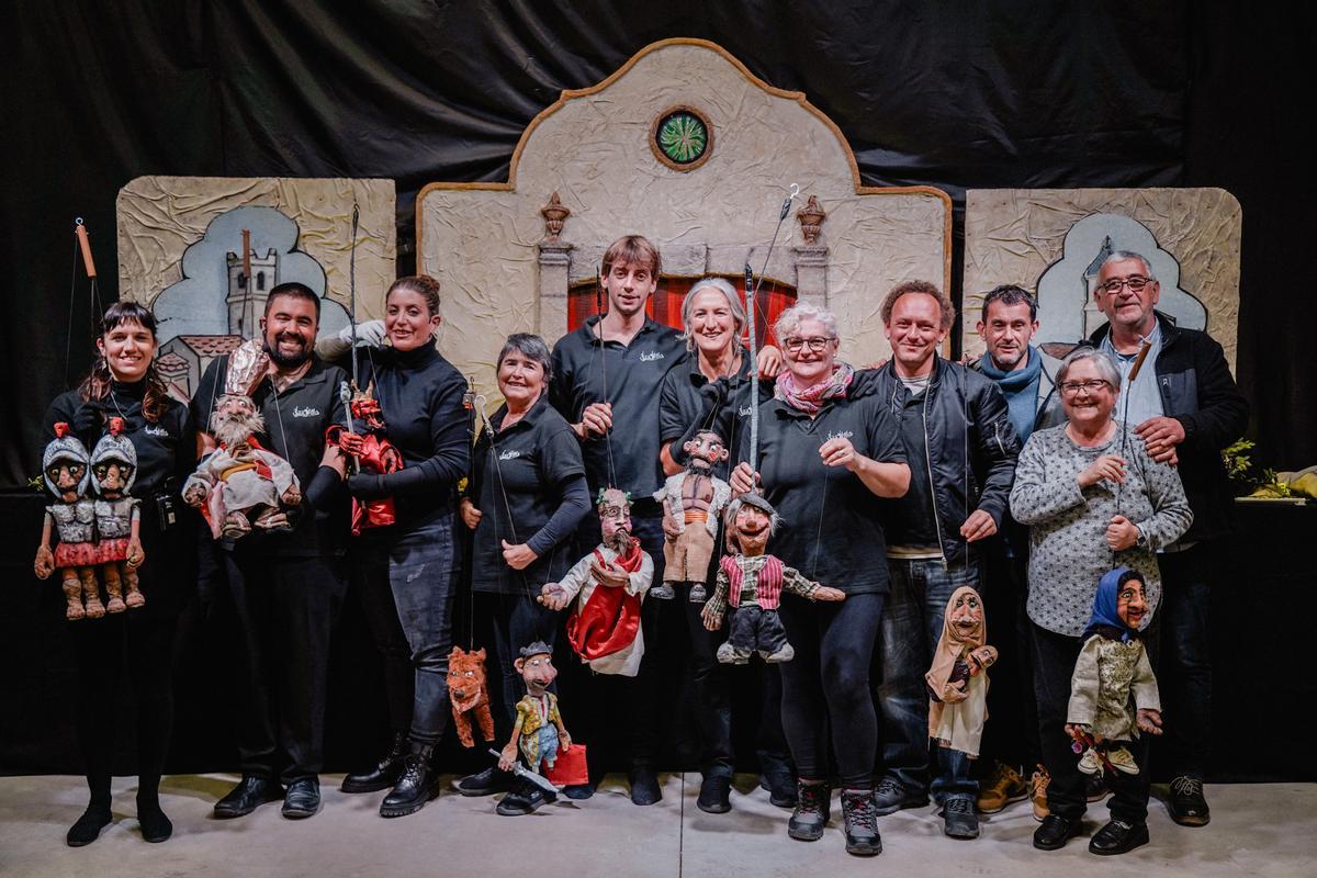 La representació teatral amb titelles compta la història de Sant Blai