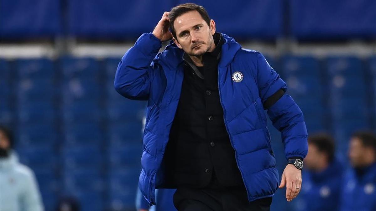 Lampard, cariacontecido tras el 0-3 contra el Manchester City