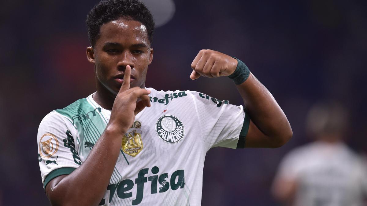 Endrick, futuro jugador del Real Madrid, durante un partido con el Palmeiras.