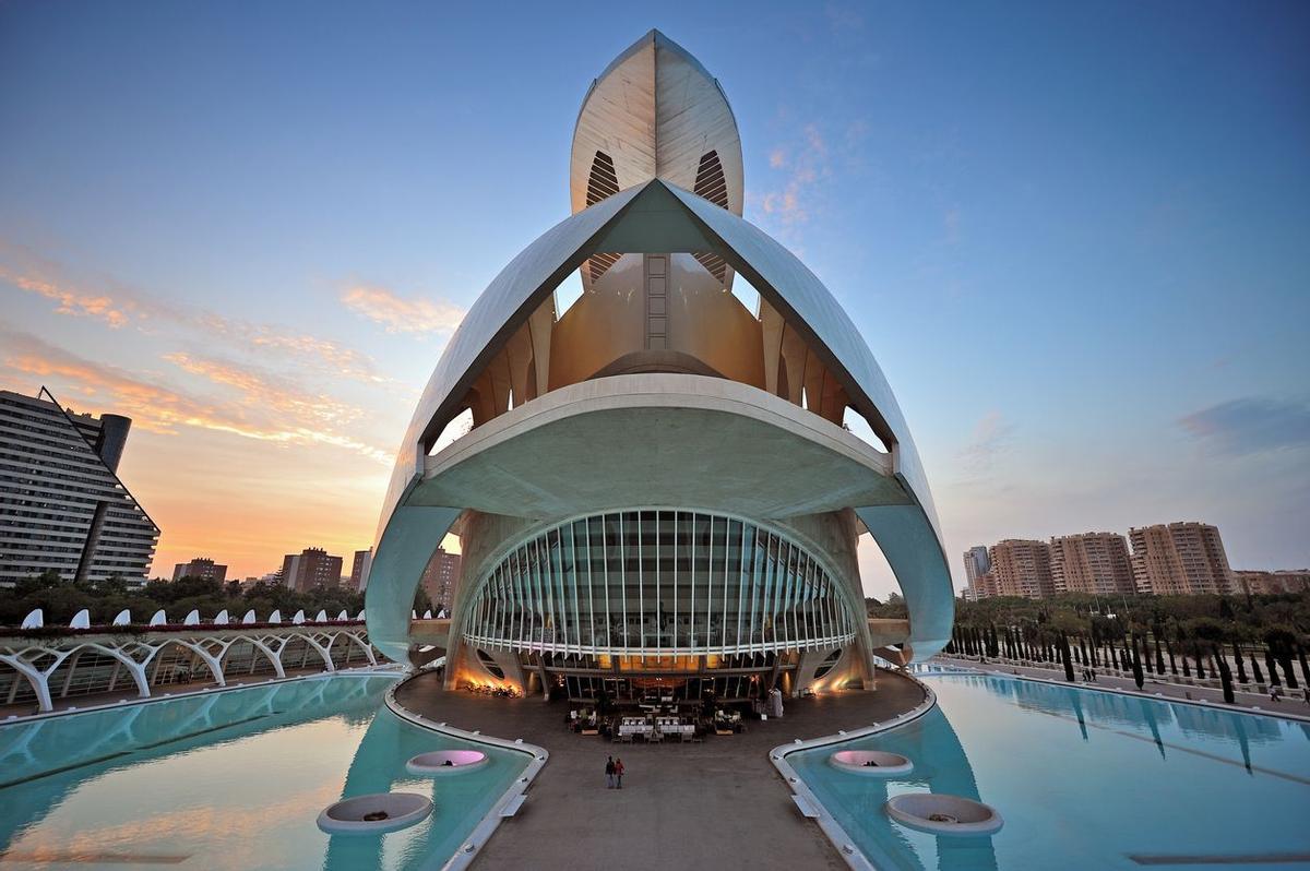 Valencia imprescindible - Ciudad de las Artes y las ciencias, vista frontal