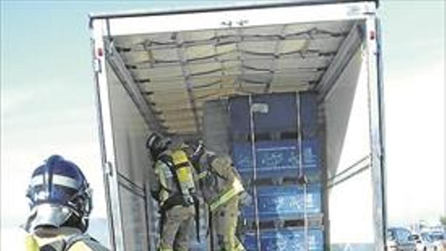 Una fuga de ácido clorhídrico de un camión en Badajoz, bajo control y sin heridos