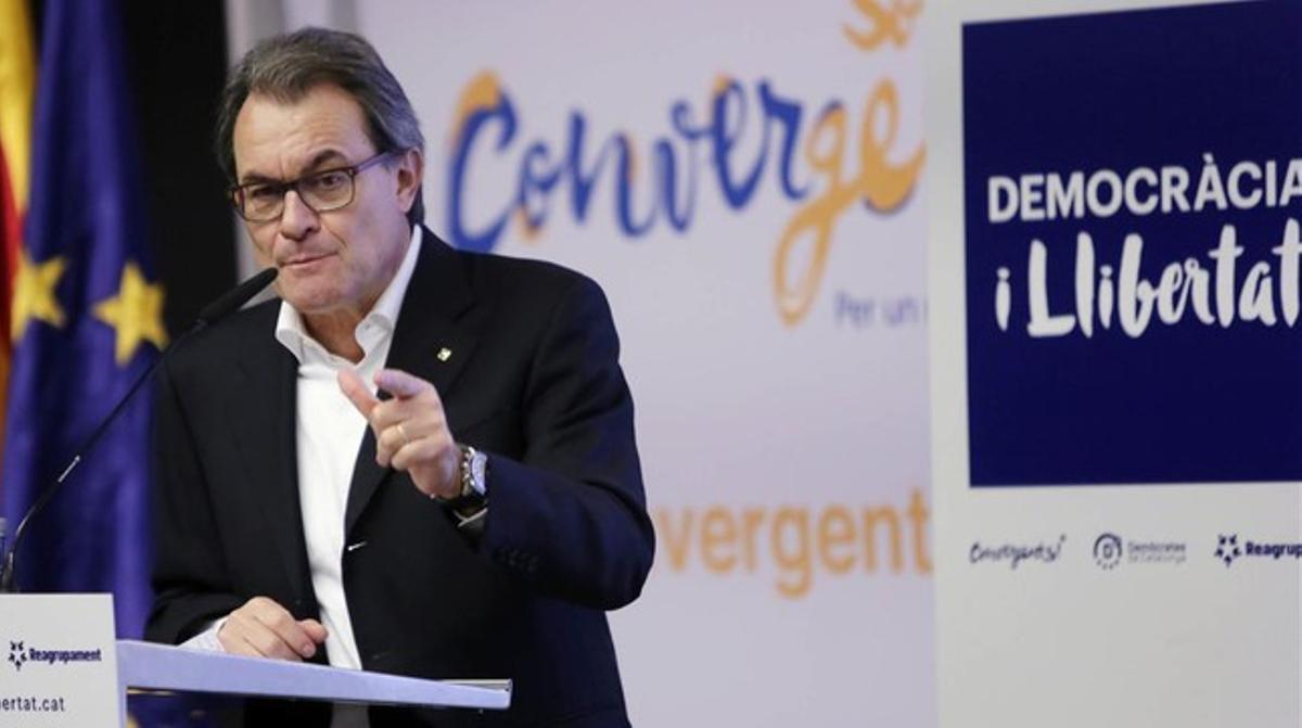 El líder de CDC y 'president' en funciones, Artur Mas, durante la convención municipalista de CDC en Seva.