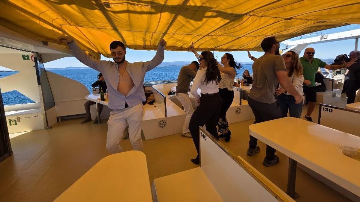 Los catamaranes se erigen como una de las grandes bazas turísticas de la ría