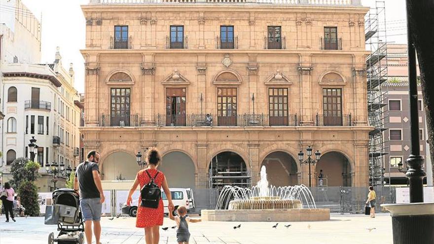 La fachada del Ayuntamiento de Castellón ya luce renovada