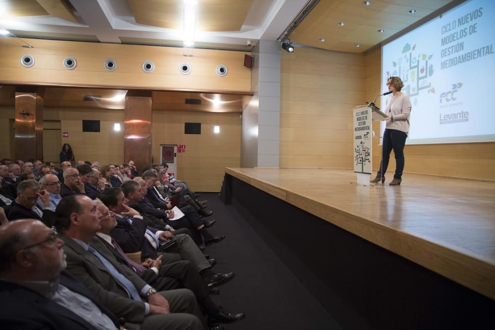 Conferencia de política ambiental de Elena Cebrián en el Club Mercantil