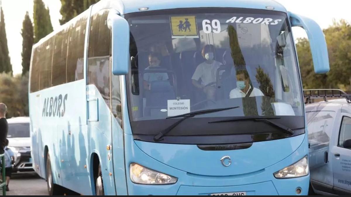 Imagen de un autocar escolar en Mallorca.