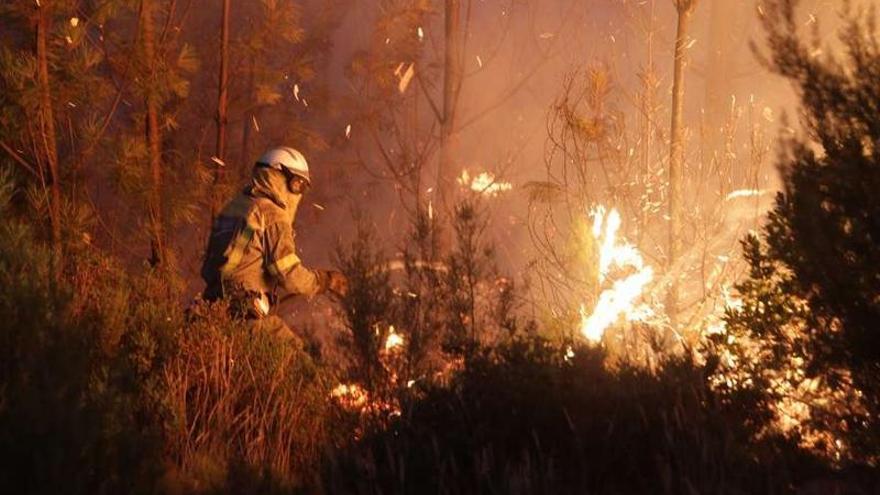 La zona de Santa Mariña, en la periferia de la ciudad, fue una de las afectadas por el fuego.