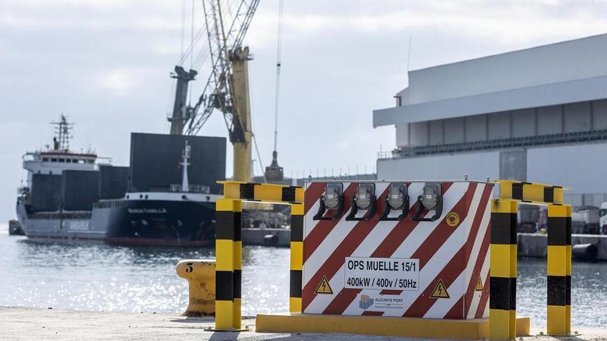 El puerto de Alicante reduce el ruido y las emisiones de los buques con tres estaciones de suministro eléctrico