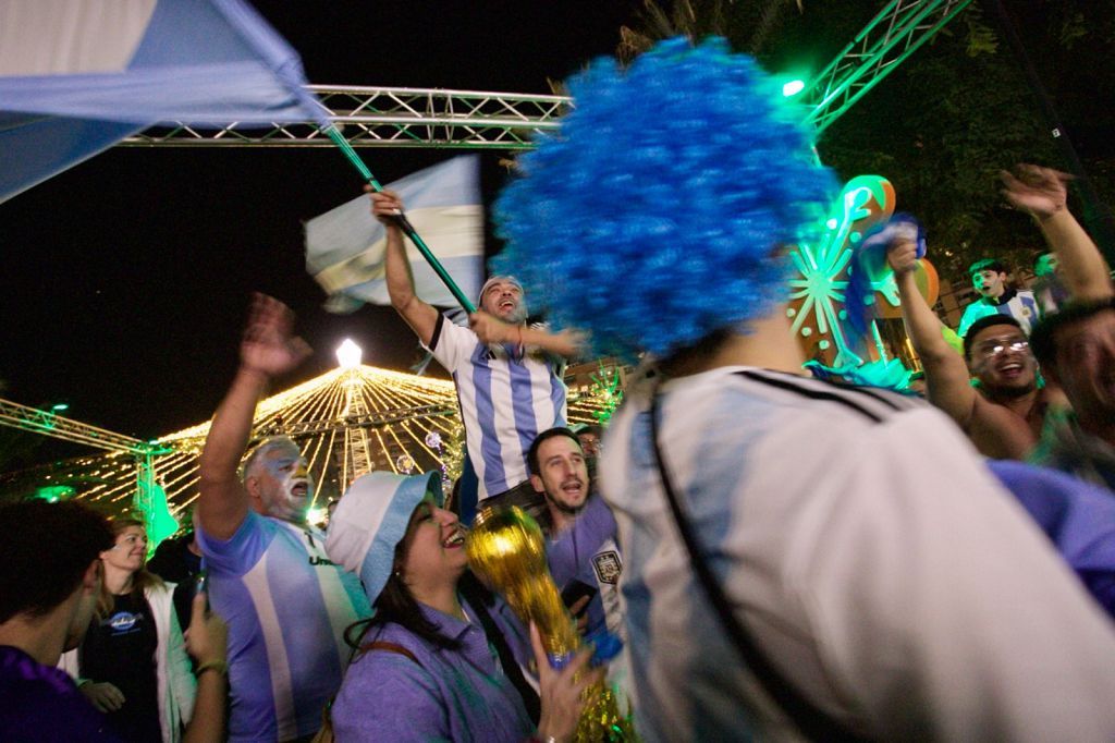 Aficionados argentinos en Murcia: partido, penaltis y celebración