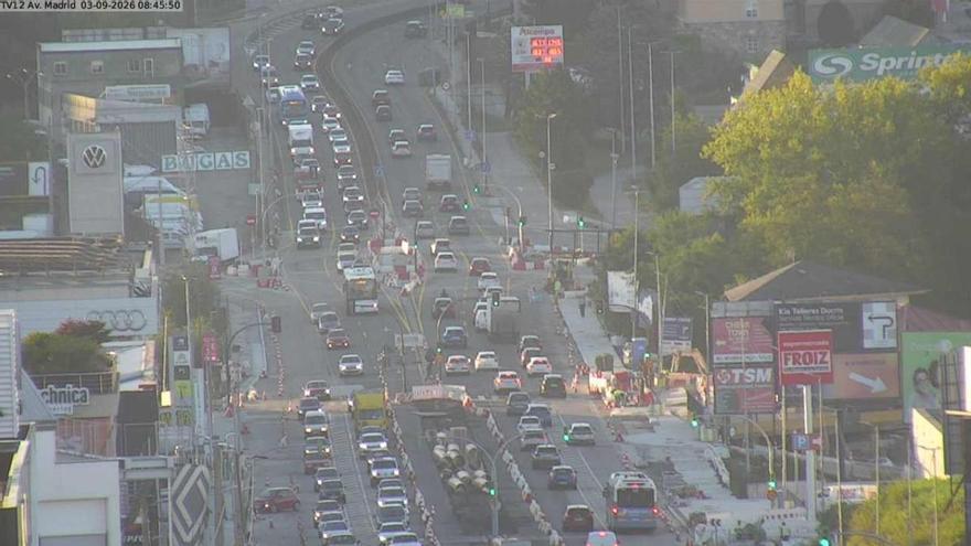 Así queda el cruce de la avenida de Madrid de Vigo tras suprimirse la polémica «turboglorieta»: ojo al nuevo cambio de sentido