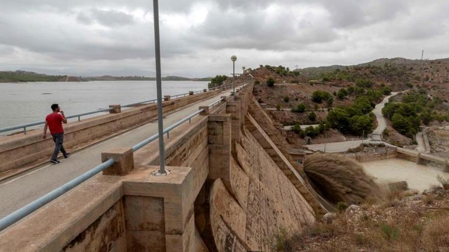 La salinidad del agua impide vaciar el embalse de Santomera