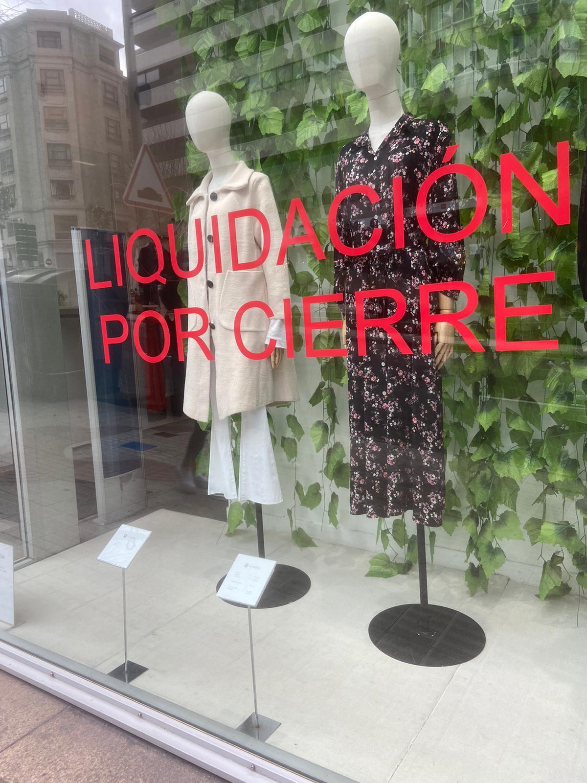 Escaparate del comercio, en la Gran Vía.