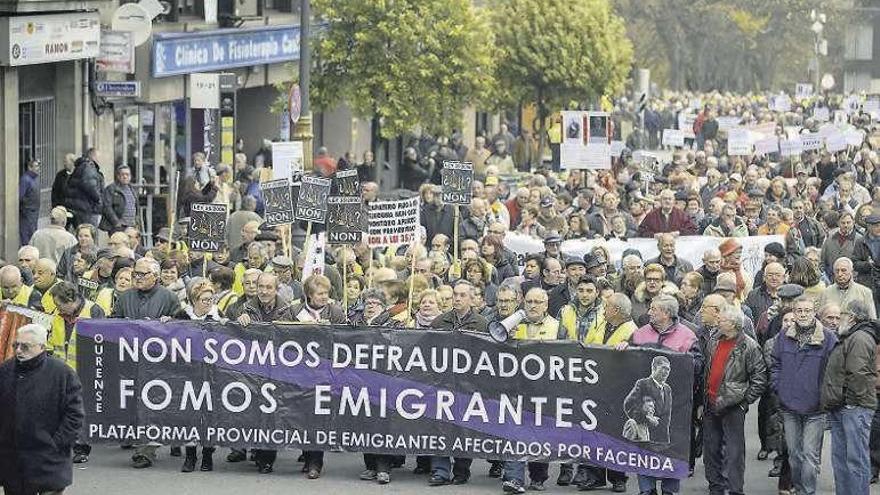 La cabecera de la manifestación de ayer en Ourense. // Brais Lorenzo