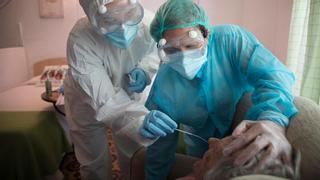 España sigue sin frenar los contagios pero reduce las muertes por coronavirus