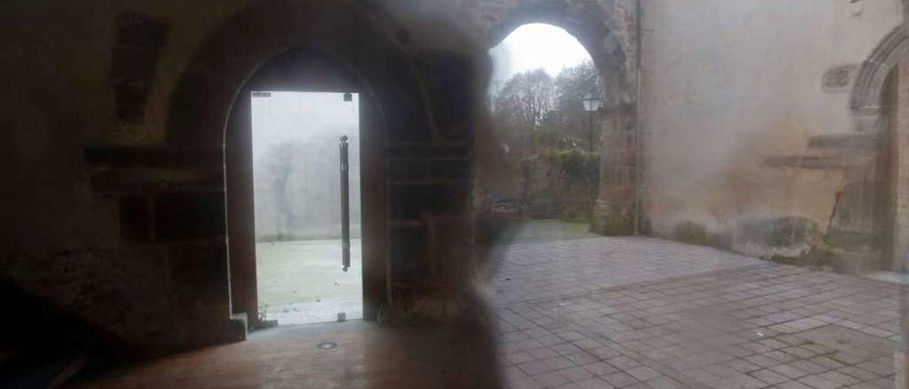 Interior del monasterio de la Merced visto desde el exterior.