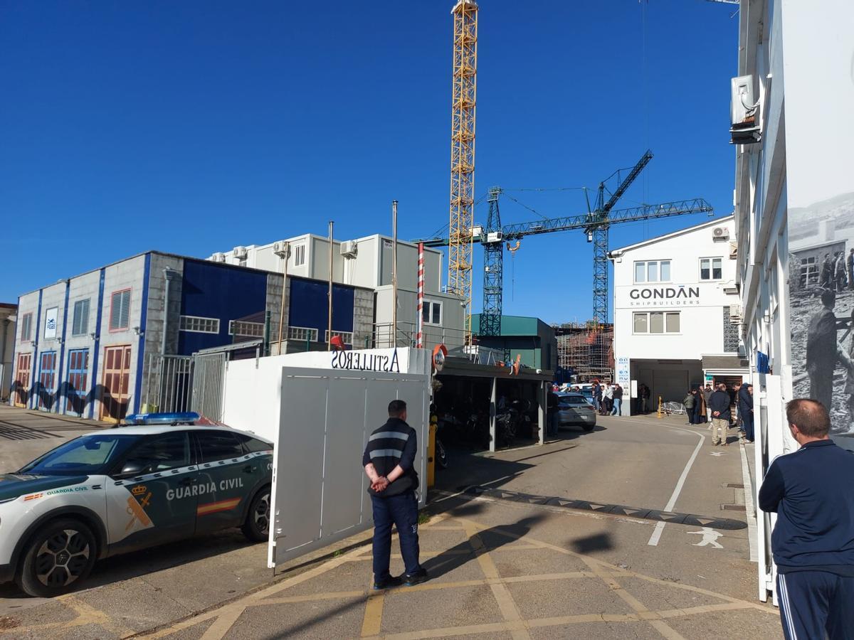 EN IMÁGENES: Fallece un trabajador en Astilleros Gondán, en Castropol