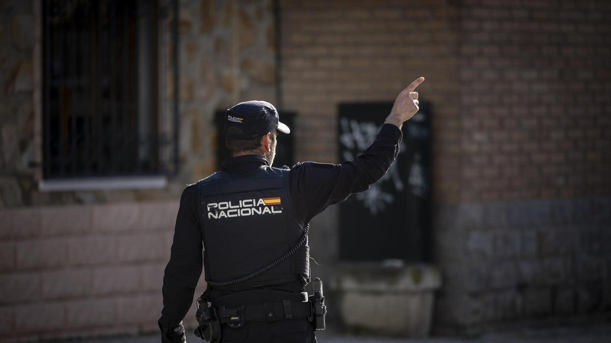 Imagen de recurso de una intervención reciente de la Policía Nacional por un atrincheramiento en el barrio de Santa Isabel.