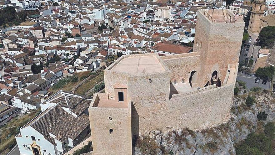 Bella imagen del Castillo de Luque, cuya última restauración se inauguró en junio de 2004.