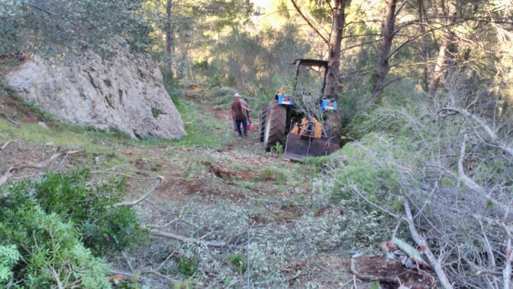 Rescatan a un trabajador herido grave en un accidente en una finca de Alaró