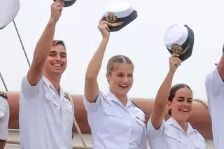 Leonor y los 75 guardamarinas llegan a Marín al acabar su singladura en el «Elcano»