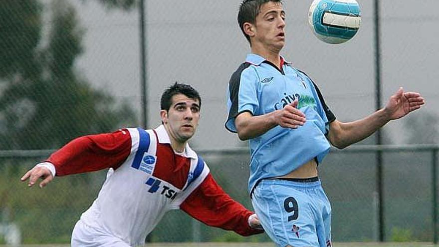 Joselu, durante un partido con el equipo juvenil.