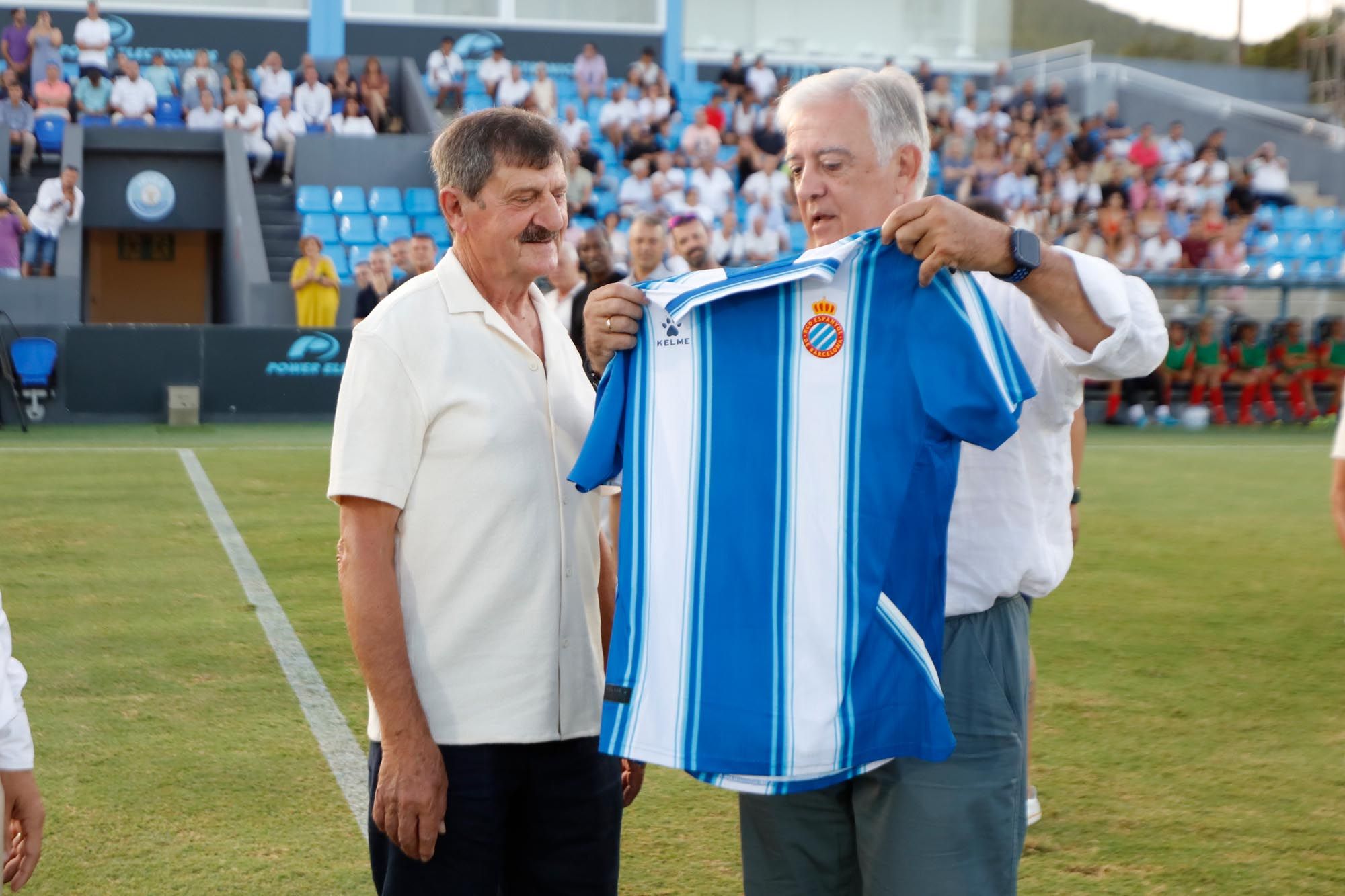La leyenda de Toni Arabí, mito del fútbol de Ibiza, para siempre eterna en la puerta 4 de Can Misses