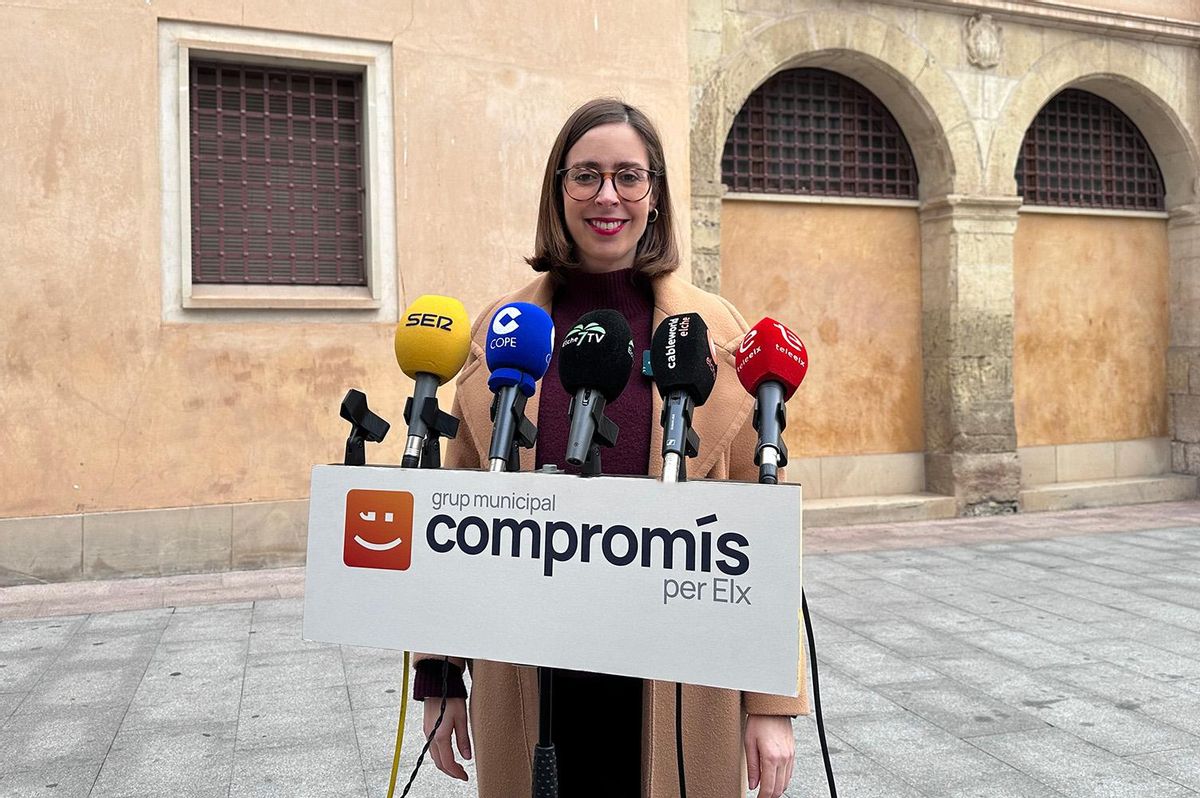 Esther Díez, hoy ante el edificio de las Clarisas en Elche