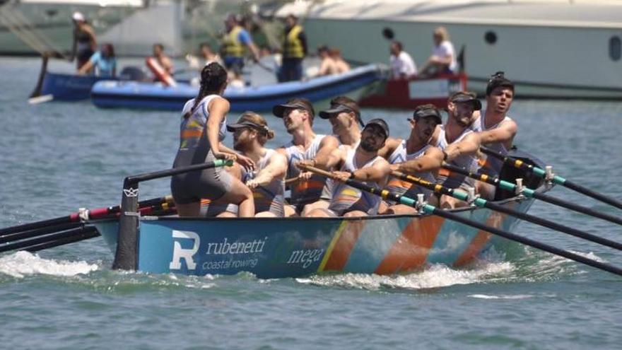 La UA navega entre 900 remeros hacia la conquista de una medalla en Tarragona