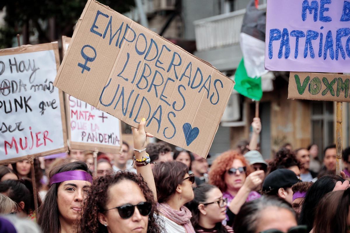 8M en Tenerife: la manifestación del Día de la Mujer, en imágenes