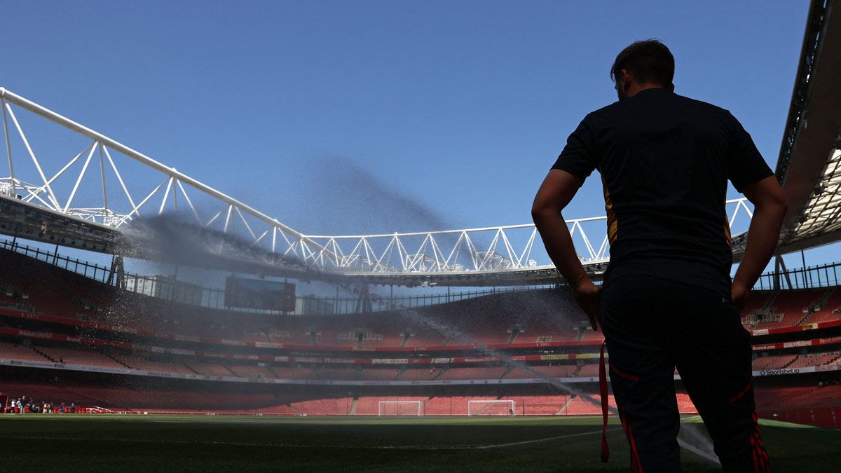 Una dominatriz desvela el íntimo secreto de un jugador del Arsenal: le gustaba travestirse