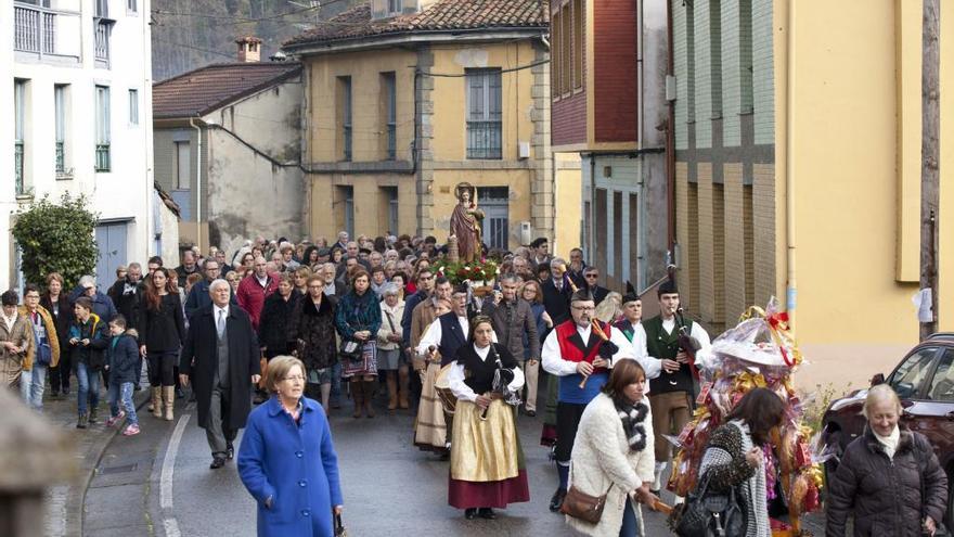 La procesión de Santa Bárbara en una pasad edición de la fiesta.