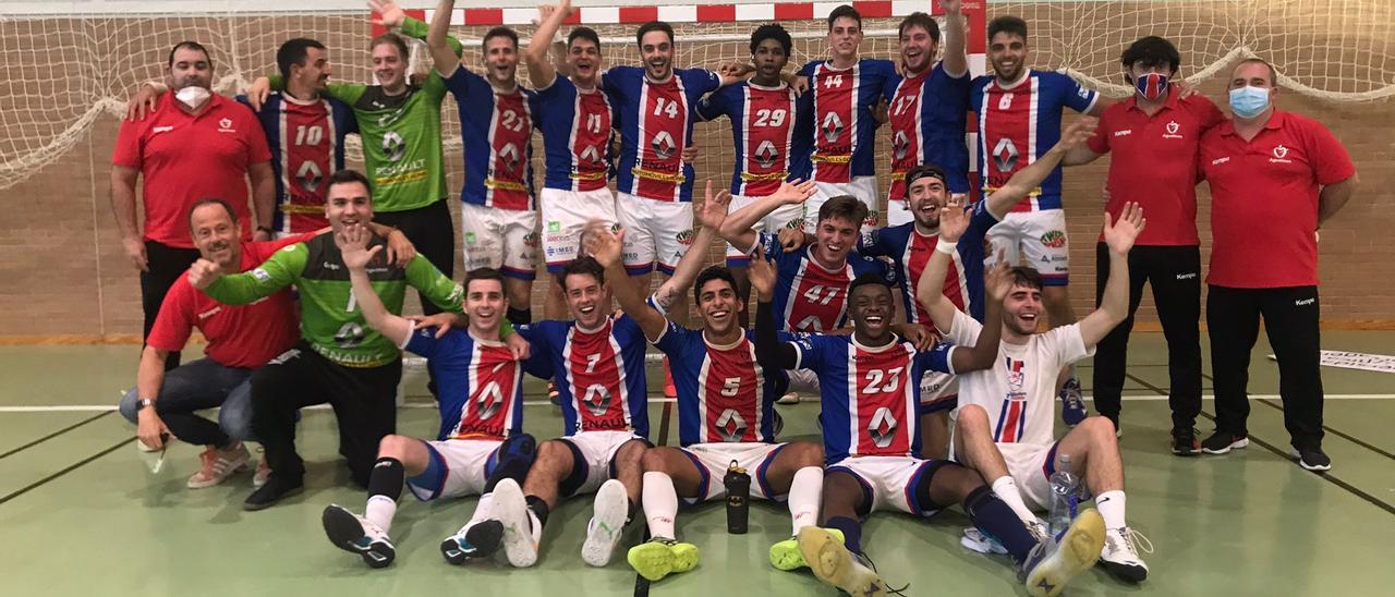 La plantilla celebra su campeonato