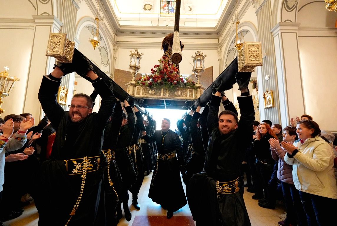 Masivo Via crucis de madrugada en Sagunt