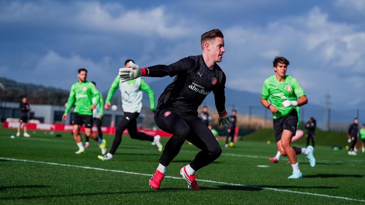 Ter Stegen, durante su primer entrenamiento con el Girona
