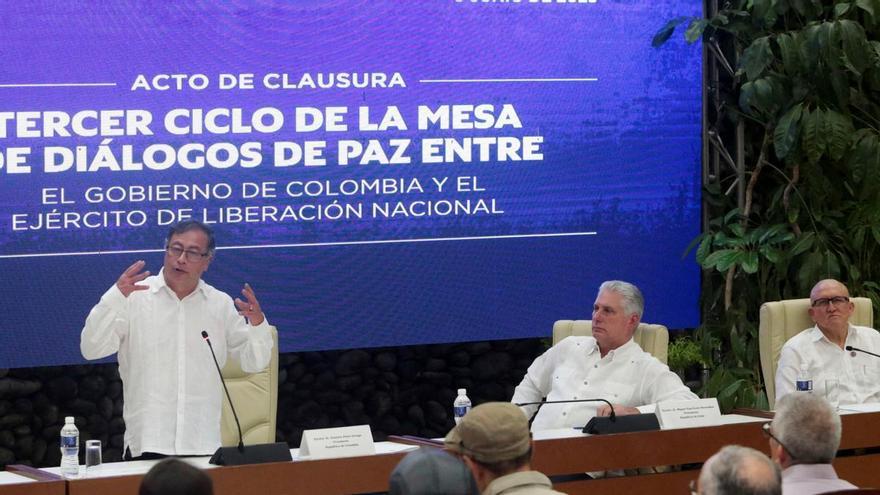 Colombia y el ELN pactan un alto el fuego de 180 días tras más de un mes de negociaciones