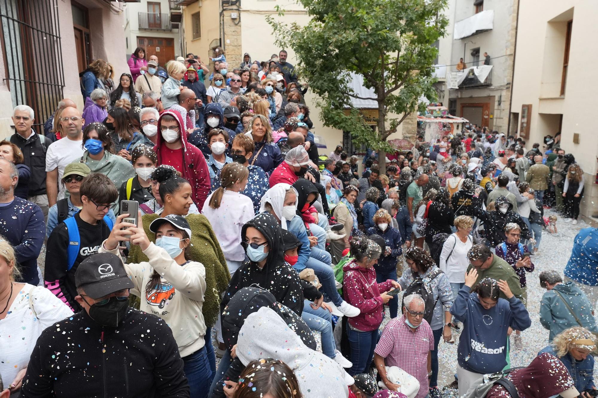 Búscate en el desfile de carrozas y disfraces de l'Anunci de Morella