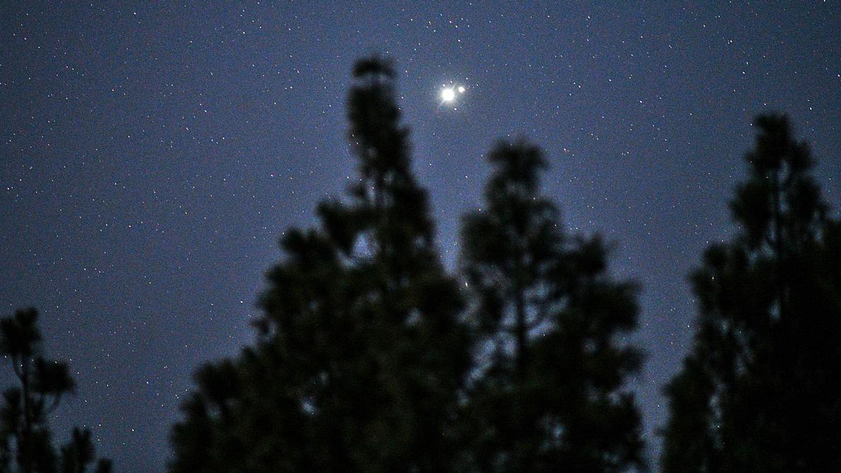 La conjunción de Júpiter y Saturno vista desde la Cumbre de Gran Canaria. | | GABRIEL JIMÉNEZ