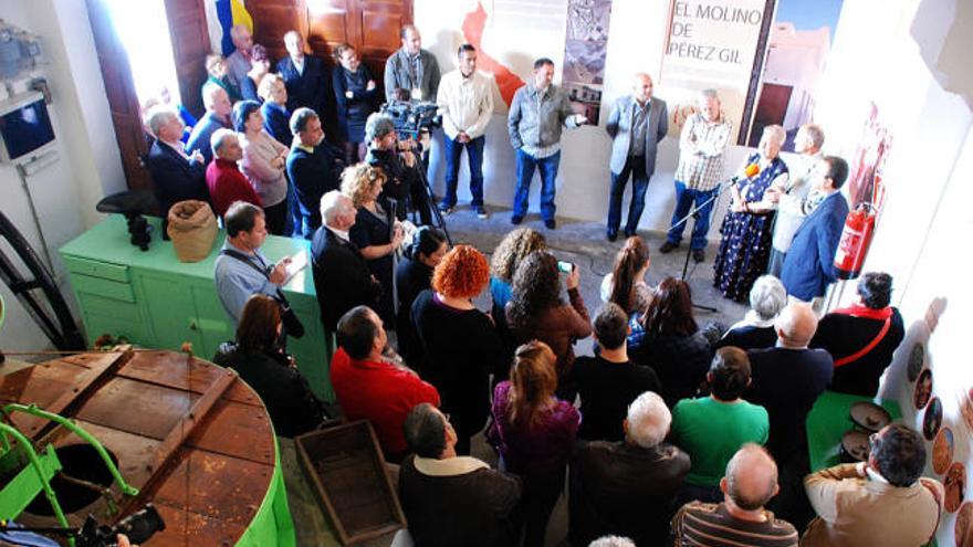 Un momento de la inauguración del museo del gofio en el barrio de Doctoral, ayer. | lp / dlp