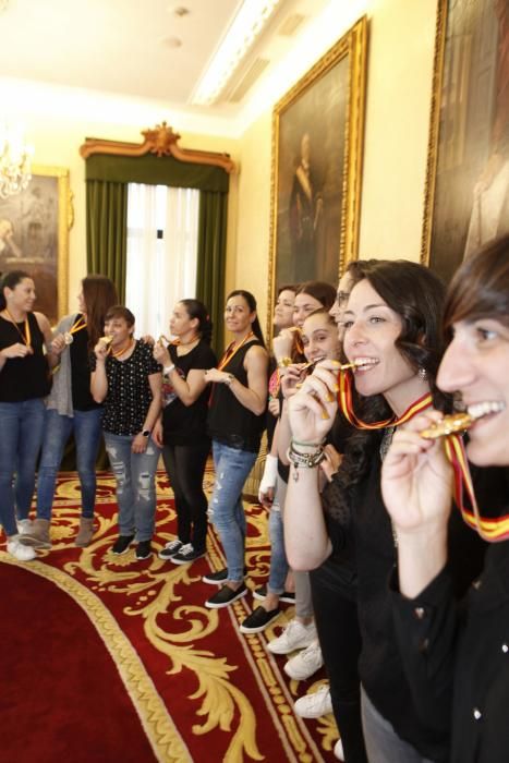 Recepción en el Ayuntamiento de Gijón a las jugadoras del Mavi NT de Balonmano