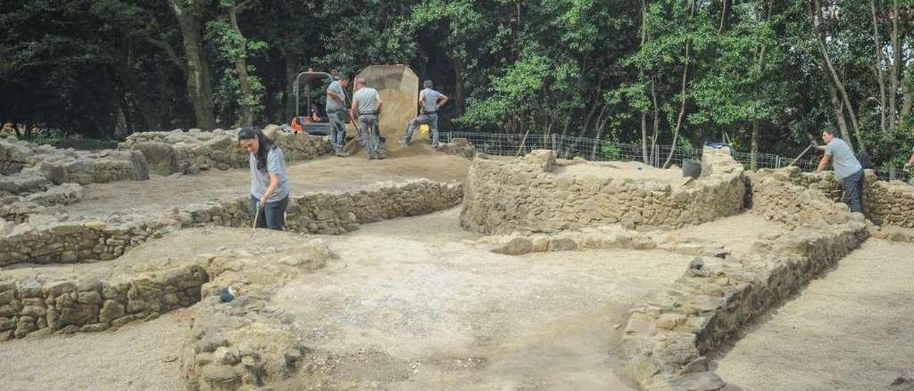 Las excavaciones en Castro Alobre sacaron a la luz importantes construcciones de las épocas castrexa y romana. // Iñaki Abella