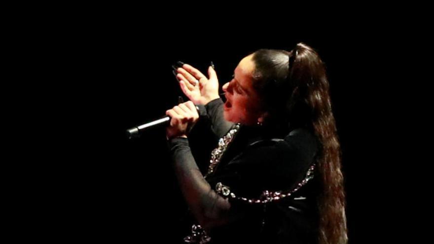 Rosalía durant l&#039;actuació al Prudential Center de Newark de Nova Jersey