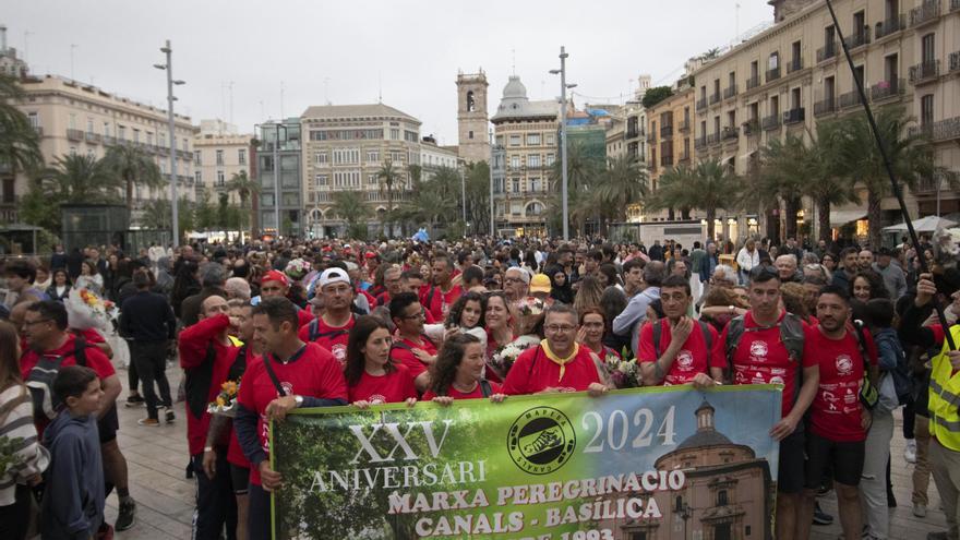 Más de 140 personas peregrinan de Canals a València